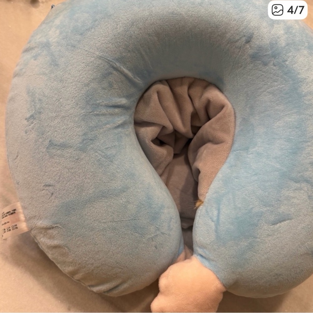 Labubu Neck Pillow With Hooded Labubu Face - Hard to Find RARE - Picture 5 of 9